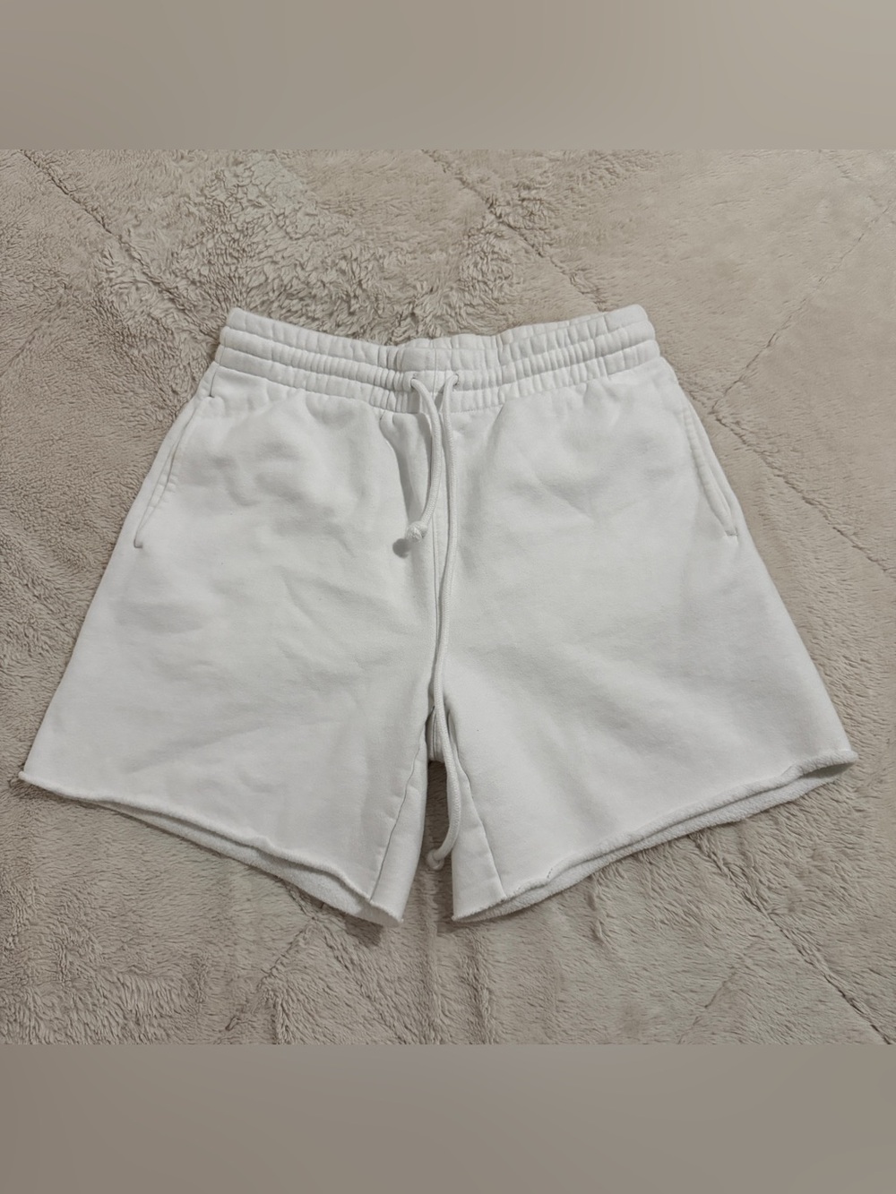 Aritzia - TNA Cozy Fleece Boyfriend Sweatshorts - White (S)